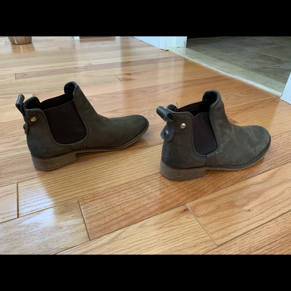 Steven Madden, olive and brown bootie, GUC size 8